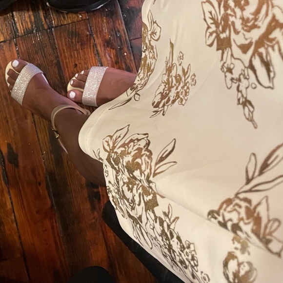 Cream colored white and gold dress with gold belt size small! worn once - Picture 5 of 5